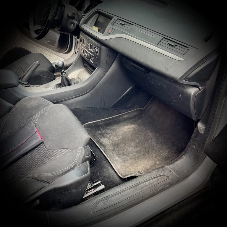 Nettoyage extrême intérieur voiture - Esthéti-Car